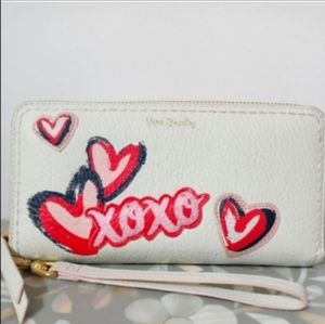Vera Bradley Valentine's Day Wristlet Pink Love Heart Zip Wallet